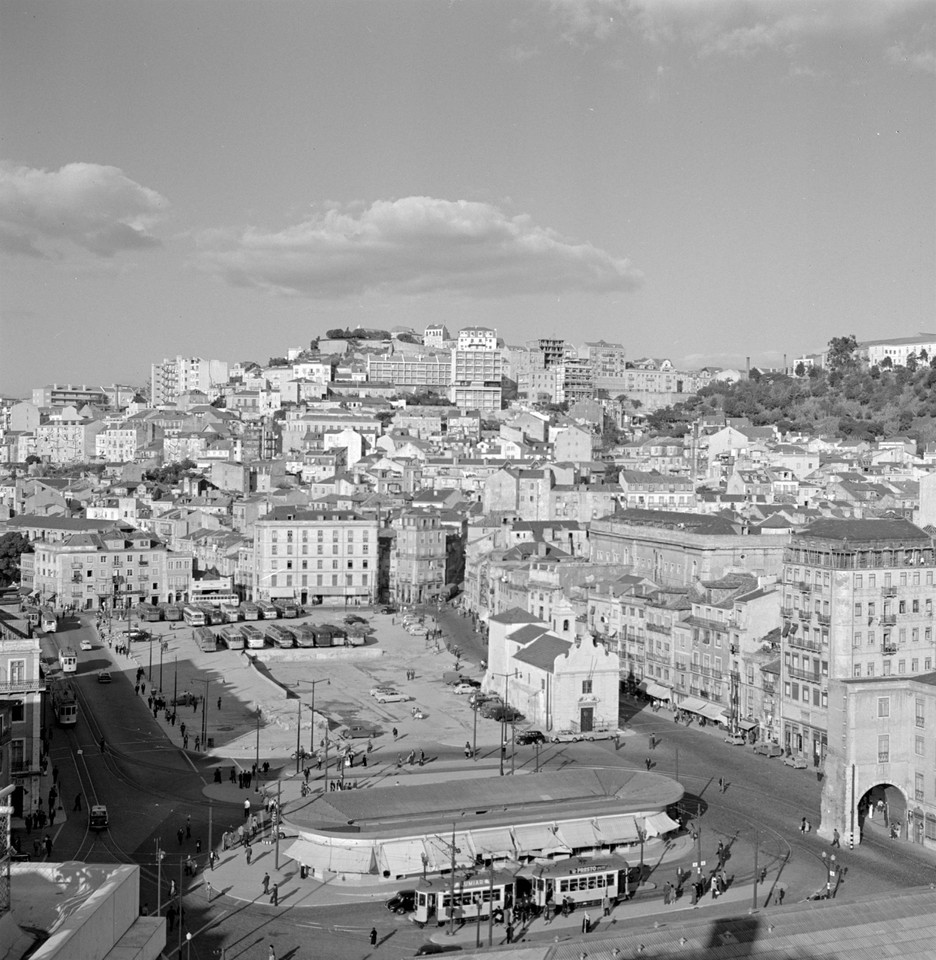 Panorâmica sobre o Martim Moniz, Artur Pastor.jpg