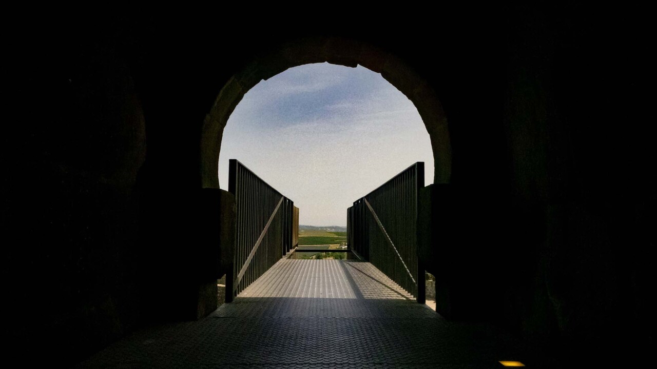 Porta da torre do Castelo de Trancoso.jpg