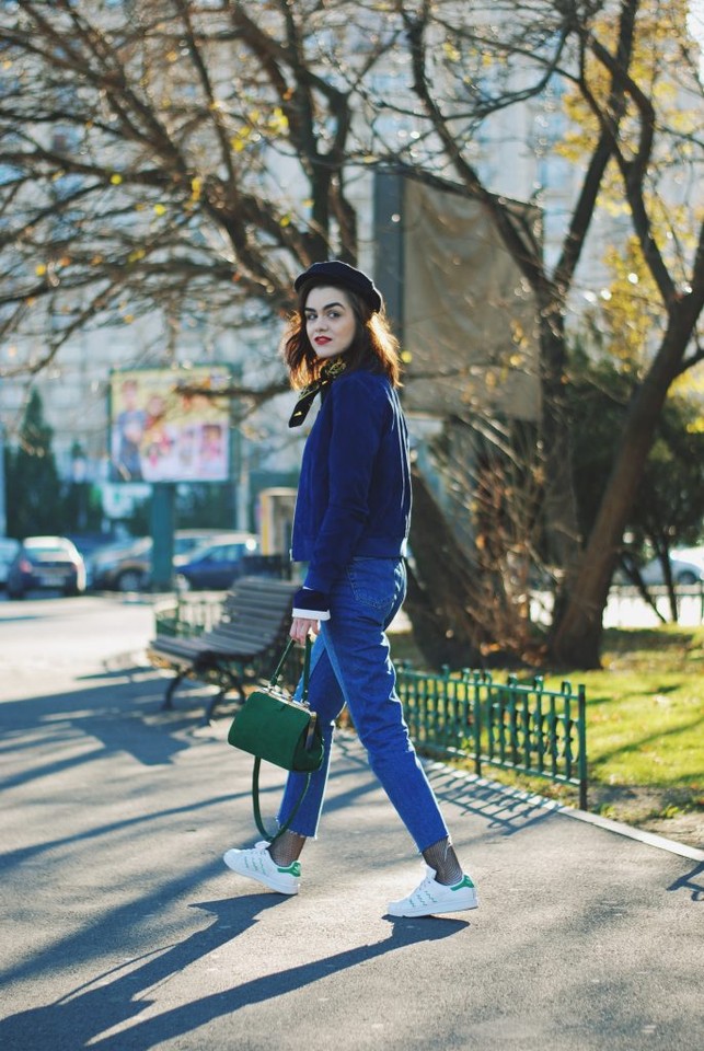 Striped-top-step-hemmed-jeans-blue-real-suede-bomb