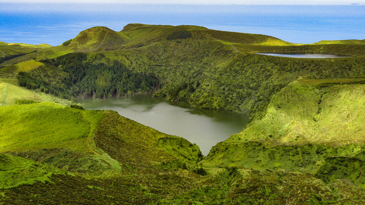 Ilhas das Flores Açores lagoas.jpg