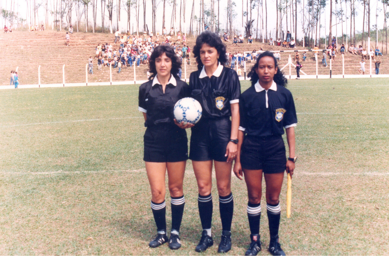 Cláudia Vasconcelos (esquerda) foi árbitra durante 17 anos) Cláudia Vasconcelos (esquerda) foi árbitra durante 17 anos)
