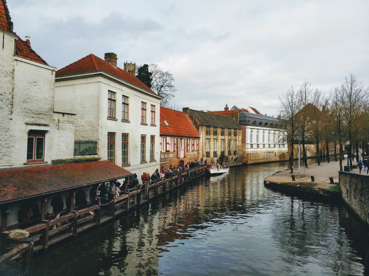 Vista para o canal em Bruges.jpg