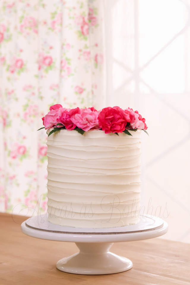 Bolo Buttercream Flores - Açúcar às Bolinhas - Cake Design