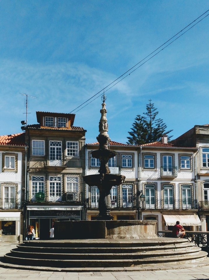 Chafariz na Praça da Républica em Viana do Caste Chafariz na Praça da Républica em Viana do Caste