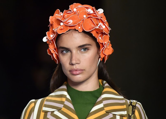 miu-miu-desfile-primavera-verao-2017 (2).jpg