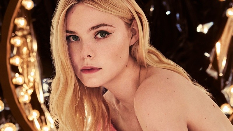 Elle-Fanning-Miu-Miu-Twist-Fragrance-Still02.jpg