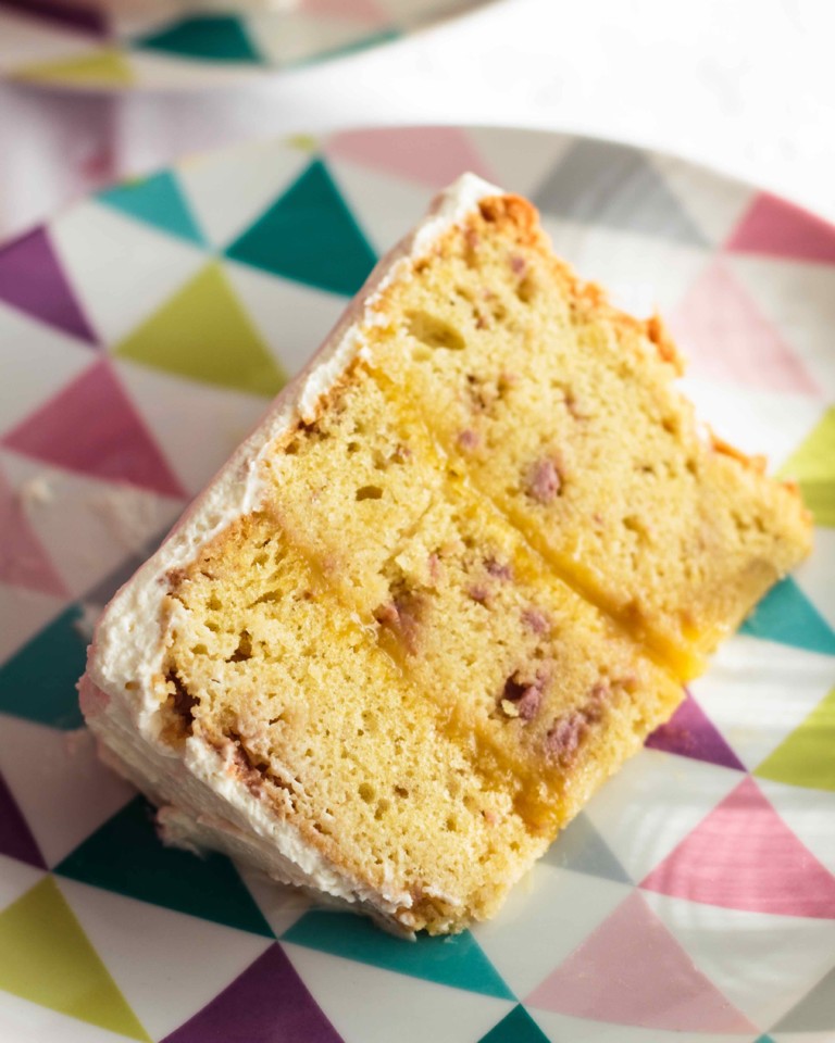 Bolo de chocolate ruby com recheio de lemon curd e cobertura de mascarpone e natas