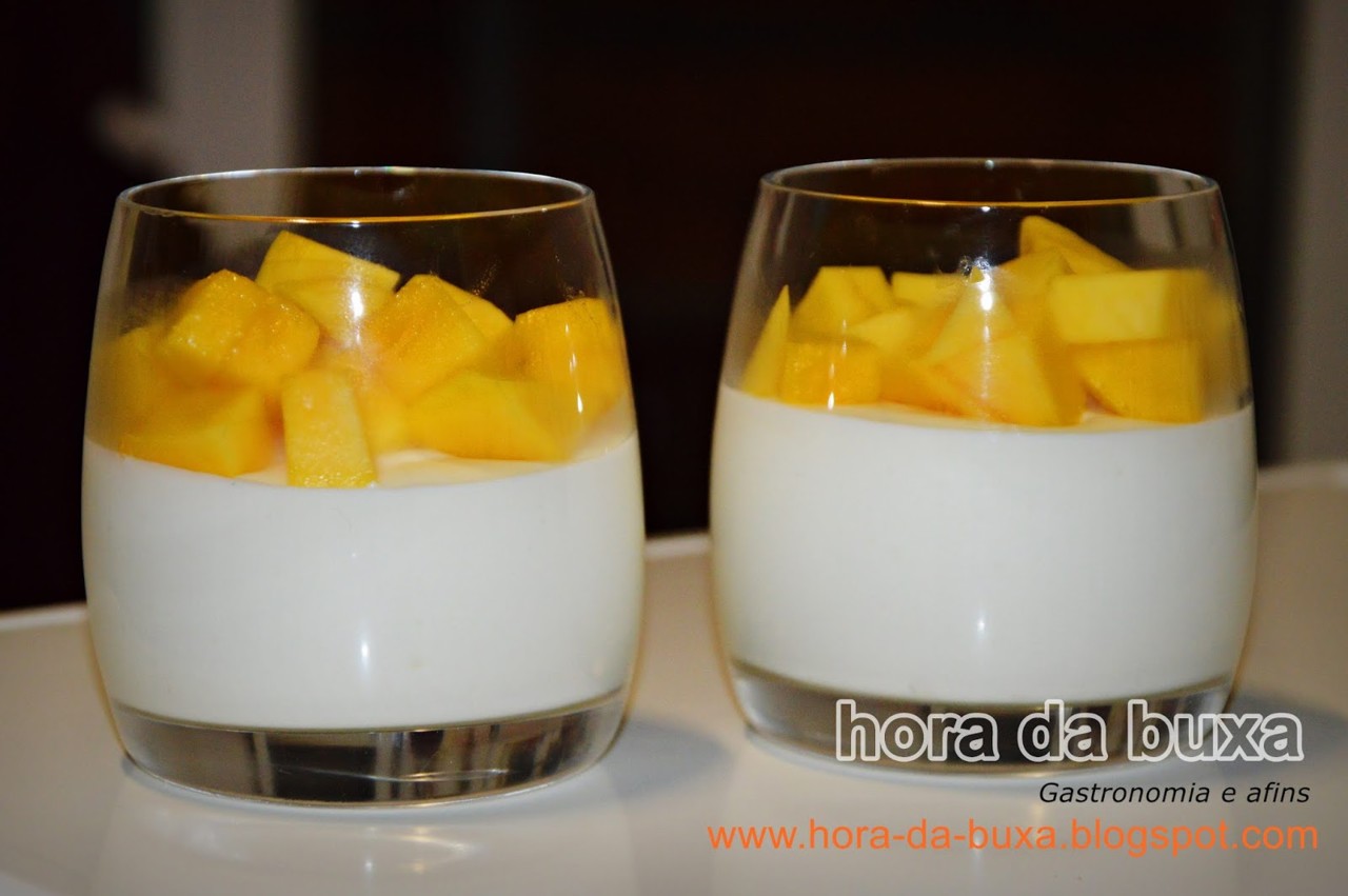 Mousse de iogurte e Manga-horadabuxa.JPG