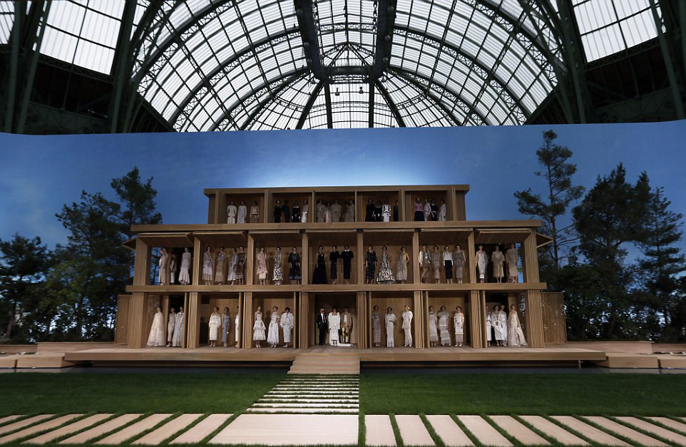 30964A3B00000578-3417097-image-a-13_1453807241563. 30964A3B00000578-3417097-image-a-13_1453807241563.