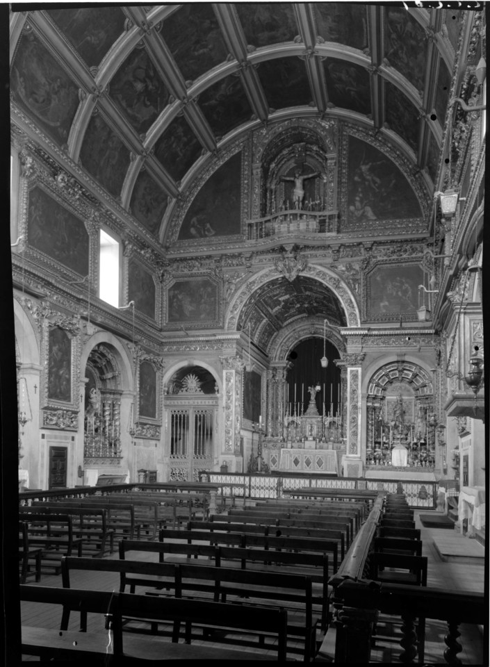 Igreja dos Anjos, interior, foto de Mário de Oliv