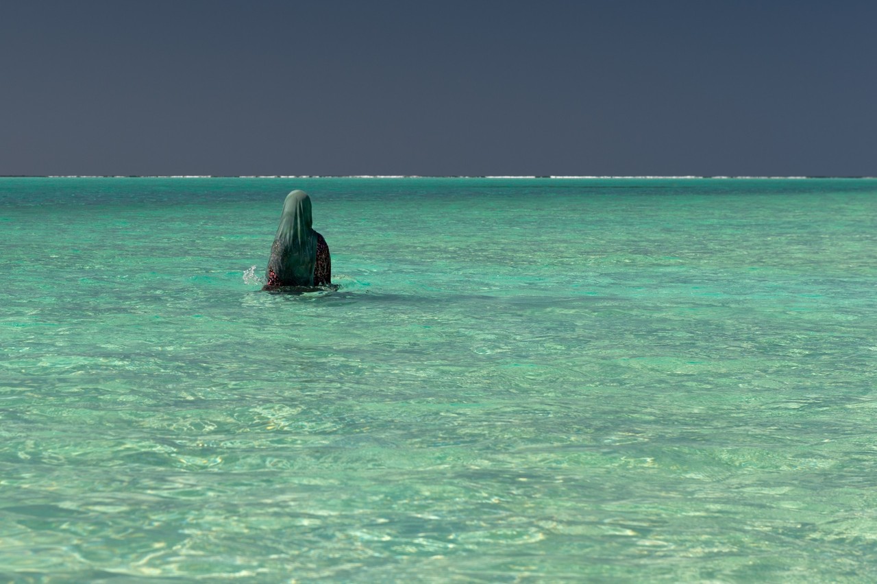 Alessandro Caproni_Looking At The Reef_a0RkSQ.jpg