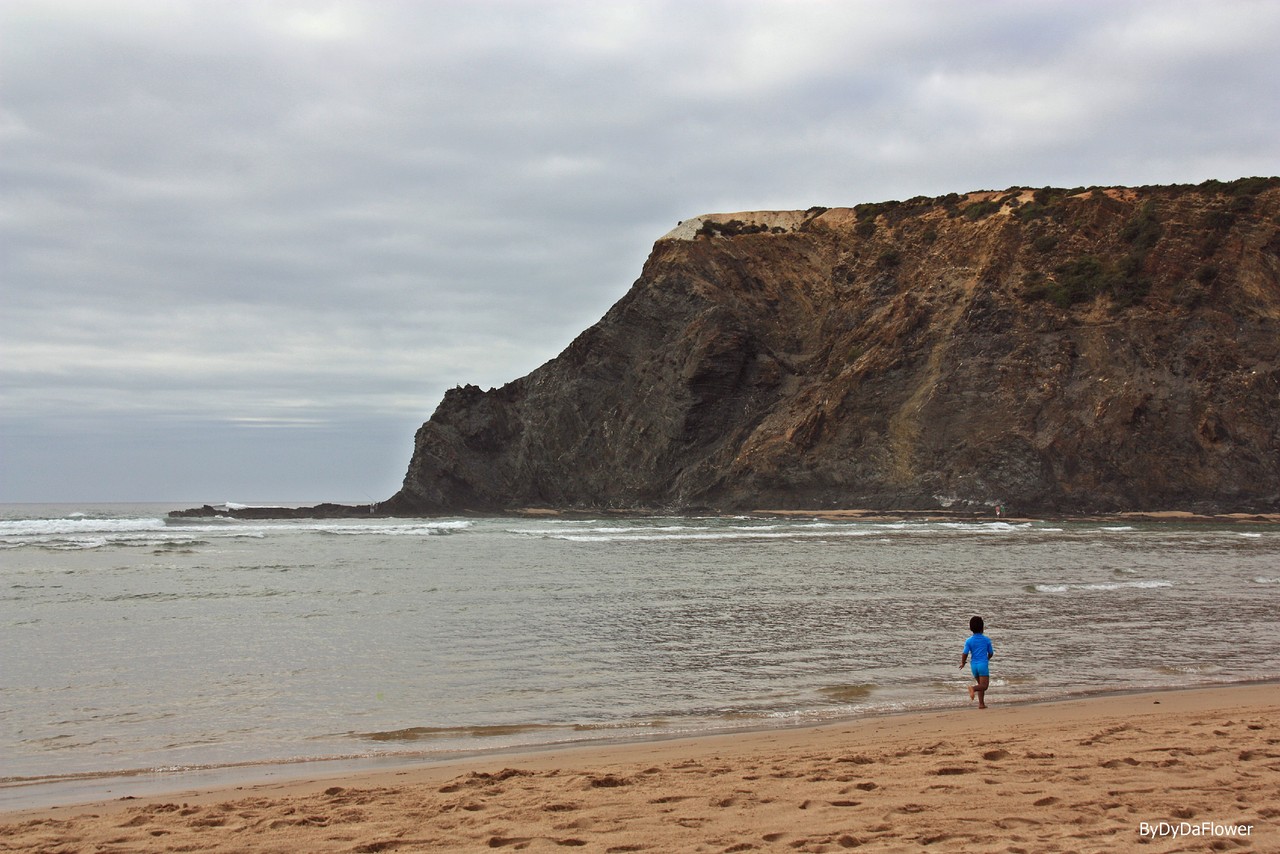 correndo de azul contra o cinza do tempo.JPG