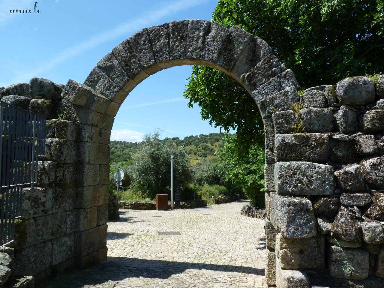 Idanha-a-Velha (77) Porta Sul.jpg