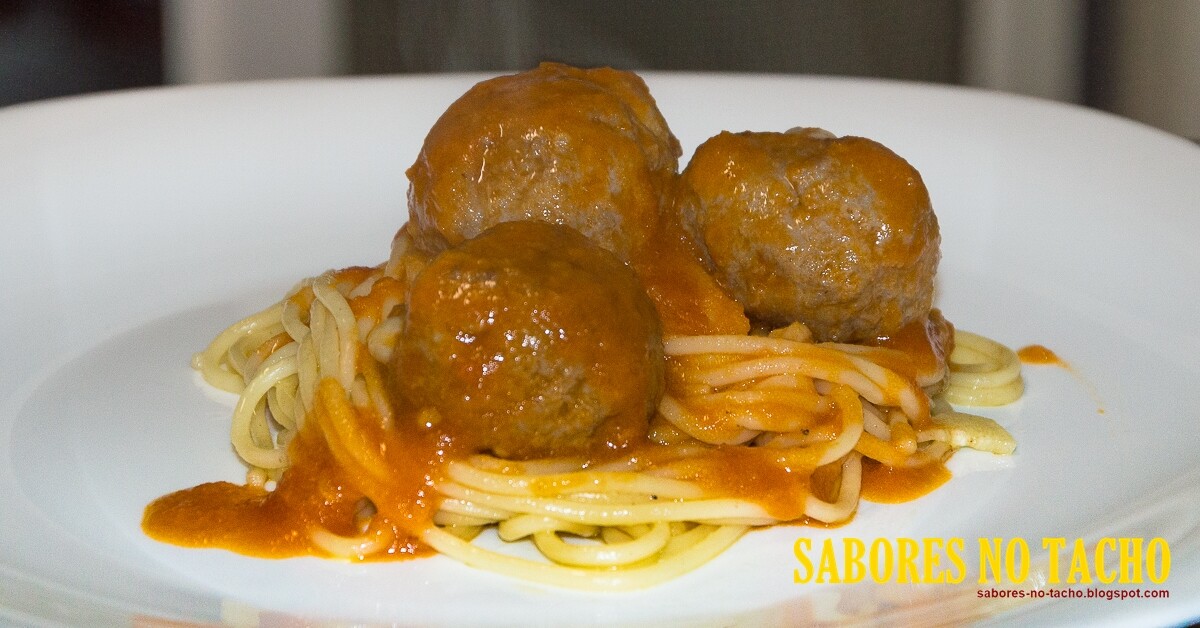 Almôndegas Recheadas com Esparguete Salteado – 