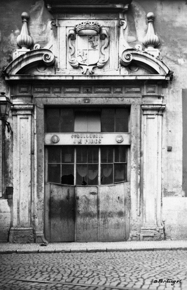 Palácio do Marquês de Alegrete, portal brazonado Palácio do Marquês de Alegrete, portal brazonado