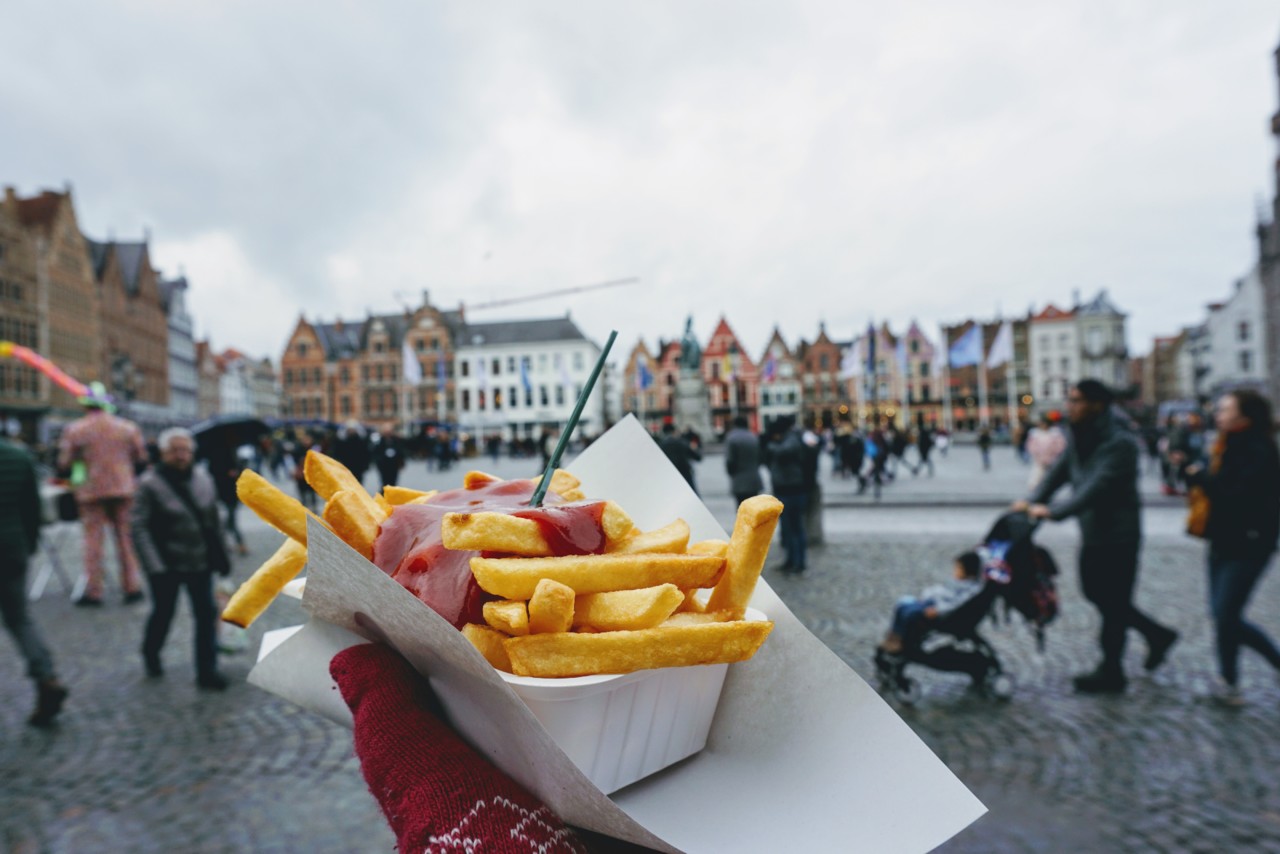 Batatas fritas em Grote Markt, Bruges.JPG