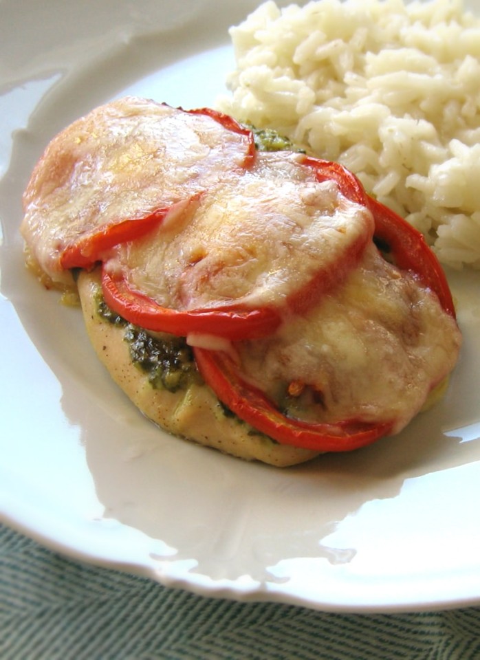 frango com pesto, tomate e mozzarella