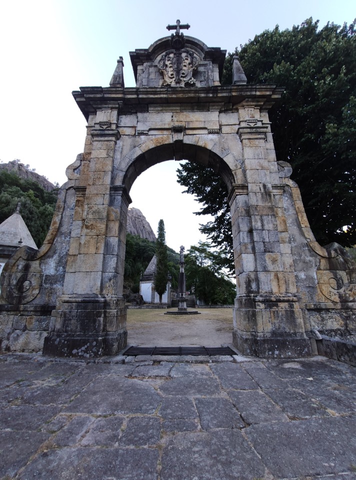 Entrada no Santuário de Nossa Senhora da Peneda.j