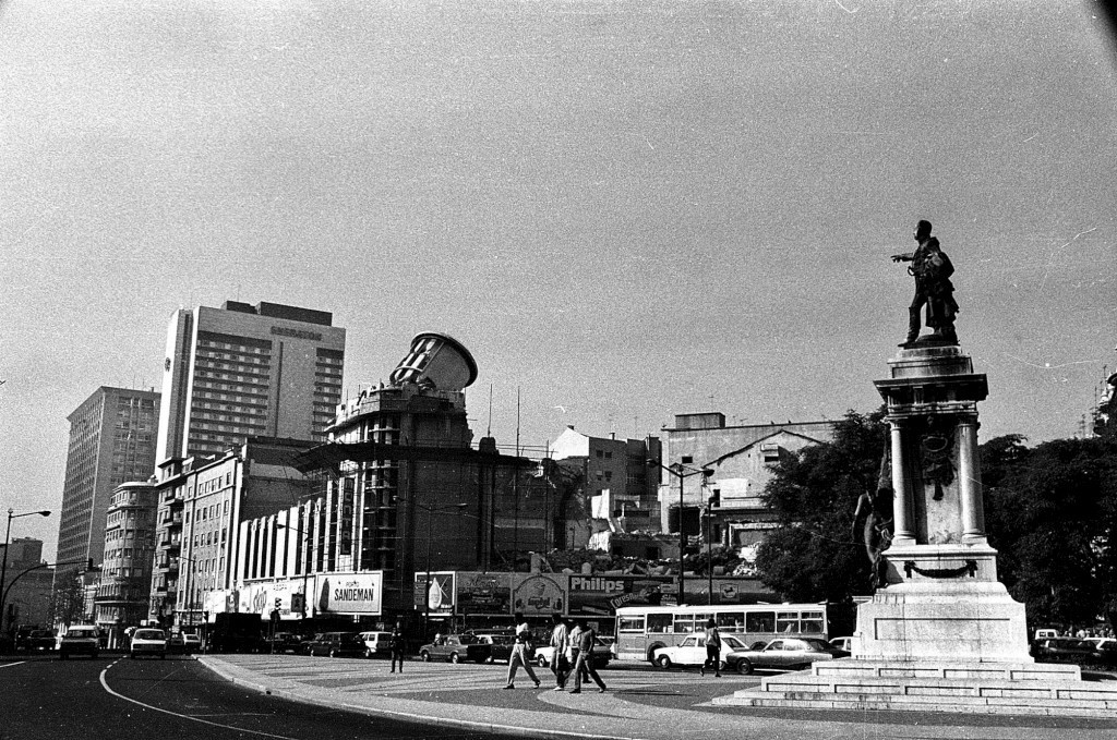 Demoliçao do cinema Monumental 1984, foto da cole