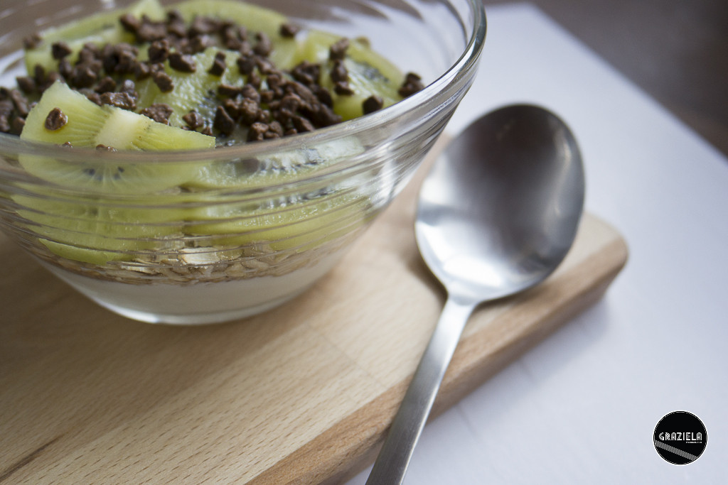 Aveia_Iogurte_Kiwi_Coco_Cacau_Pequeno_Almoco-2-4.j Aveia_Iogurte_Kiwi_Coco_Cacau_Pequeno_Almoco-2-4.j