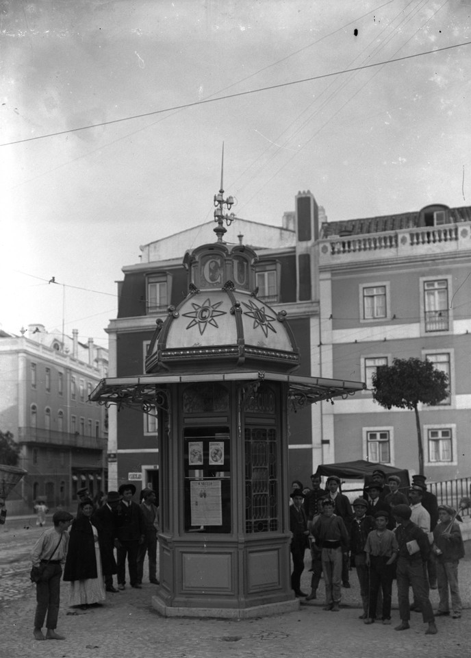 Quiosque  na praça da Estrela.jpg