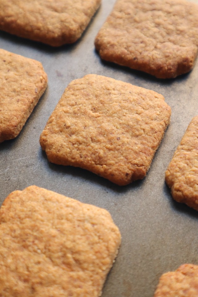 bolachas de avelã, café e canela