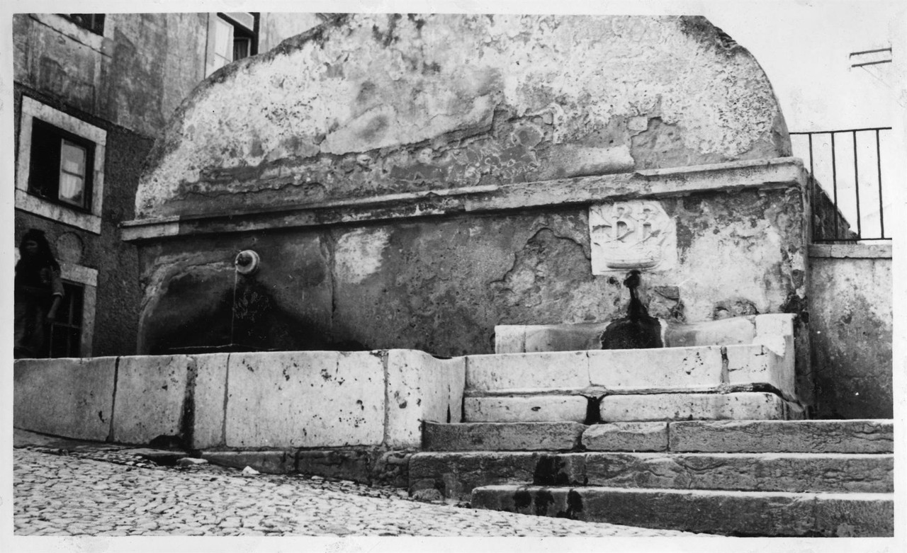 Chafariz da Fonte Santa.jpg Chafariz da Fonte Santa.jpg