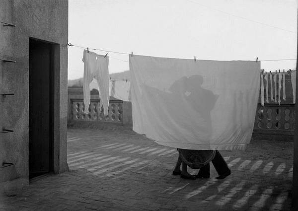 The kiss, 1930- by Antonio Arissa.jpg