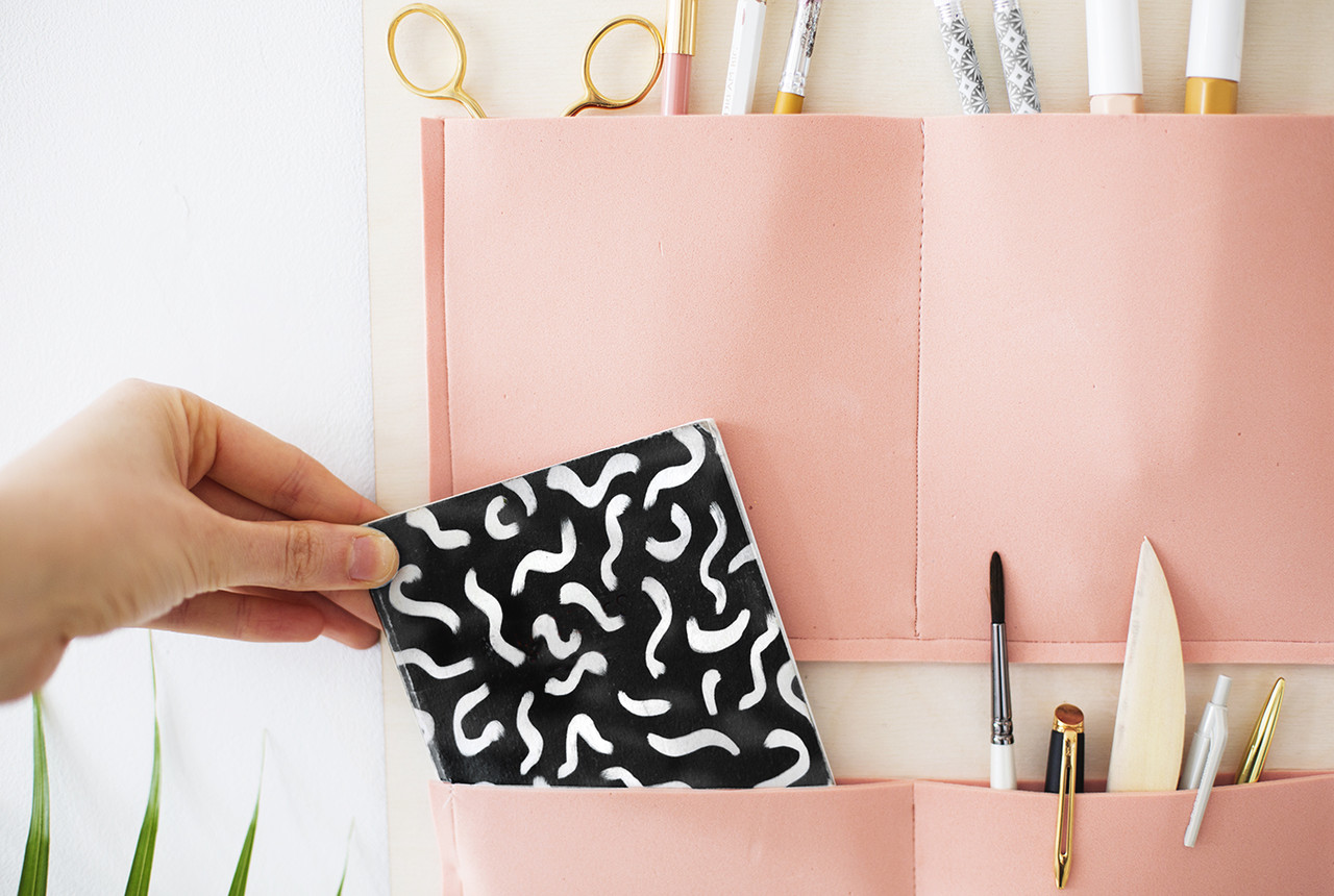 DIY-hanging-pocket-organiser-organisation-easy-cra DIY-hanging-pocket-organiser-organisation-easy-cra