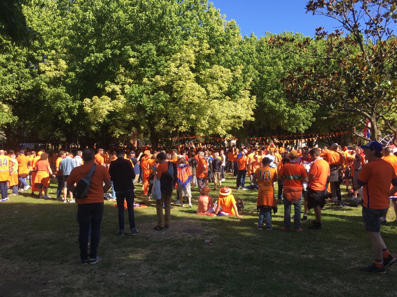 Holandeses estiveram horas a beber e dançar