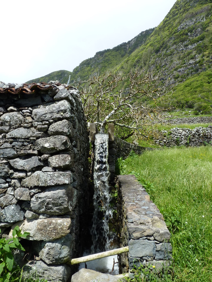 Fajã Gande - Poço do Bacalhau 3.JPG