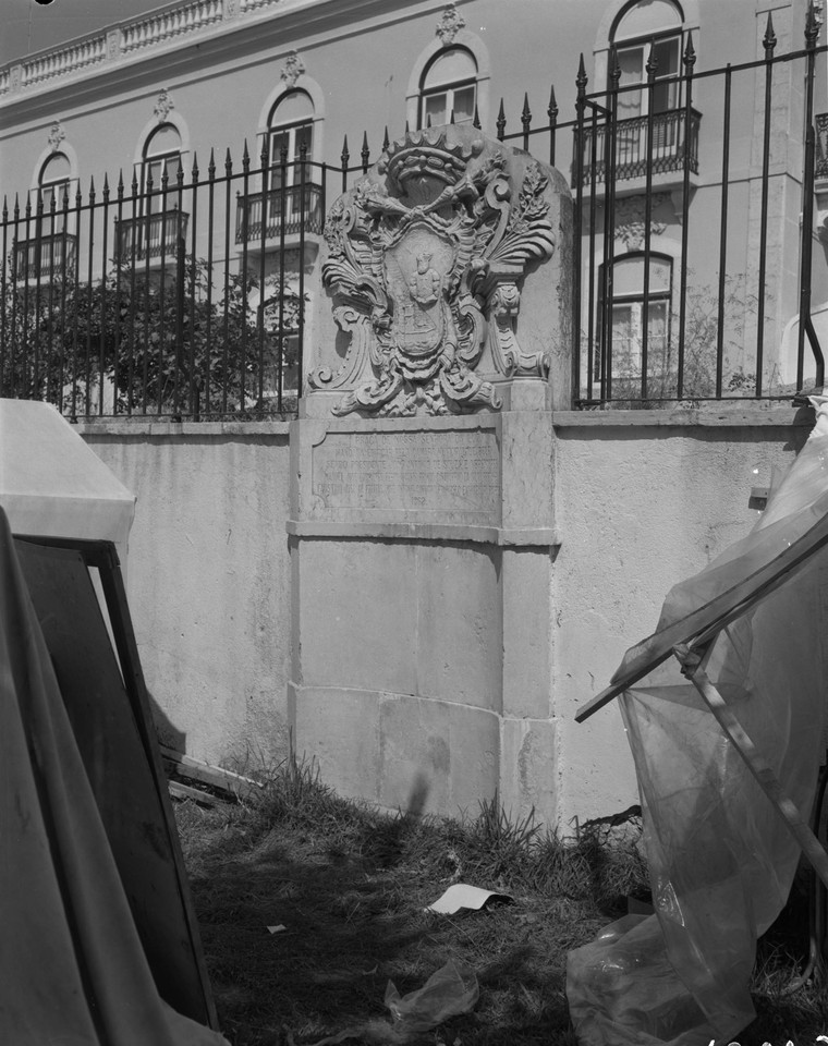 Pedra de armas com a delimitação do Concelho de 