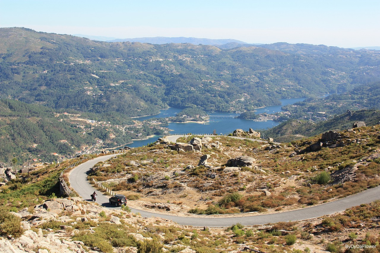 NA CURVA DA ESTRADA.JPG