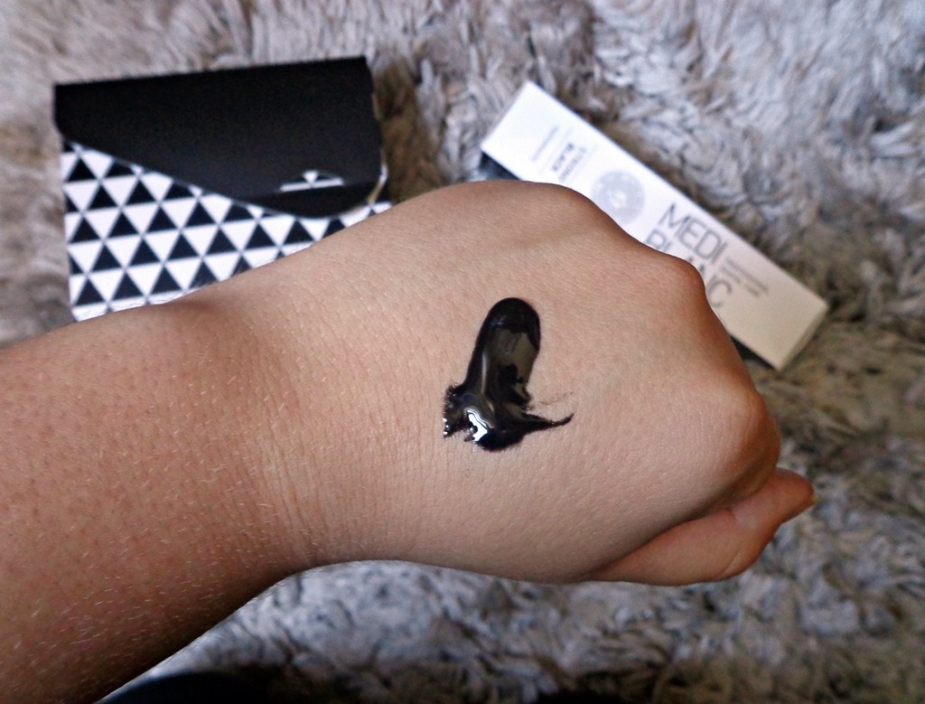 Pasta de dentes Mediblanc Strong Black - fapex.pt