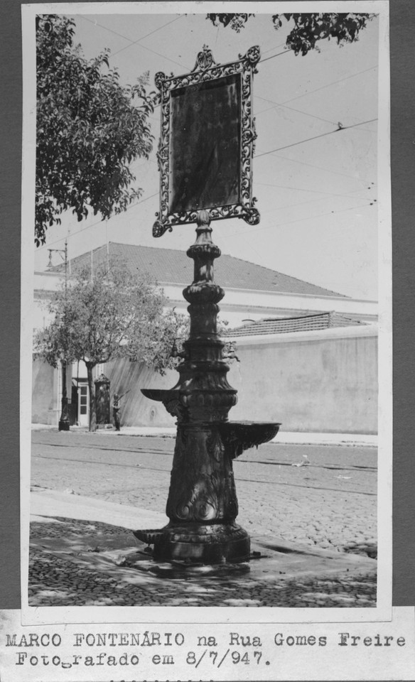 Fontenário na Gomes Freire.jpg Fontenário na Gomes Freire.jpg