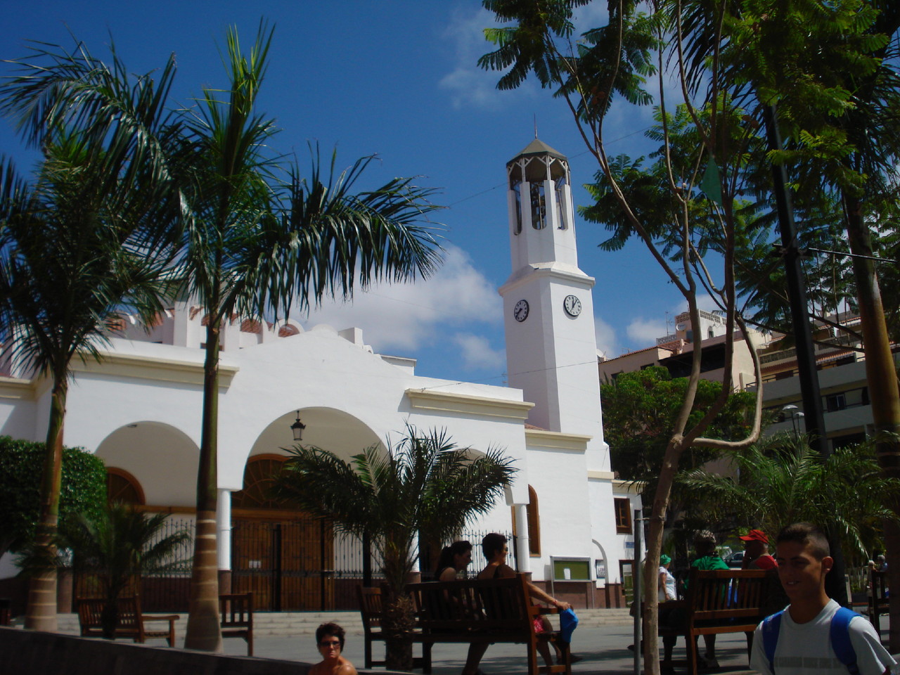 CRISTIANOS IGREJA.JPG