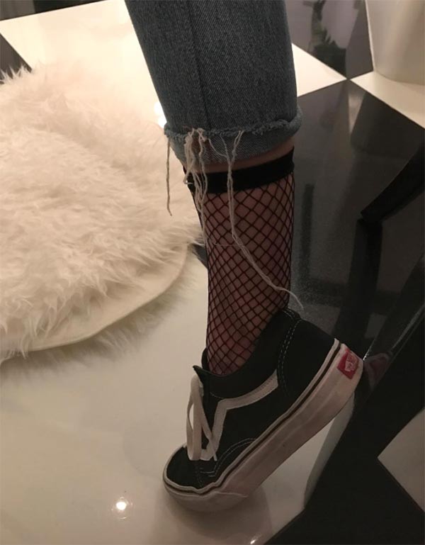 what_shoes_to_wear_with_fishnets.jpg