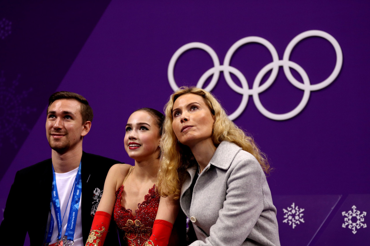 Tutberidze com o coreógrafo e Alina Zagitova em Pyeongchang-2018