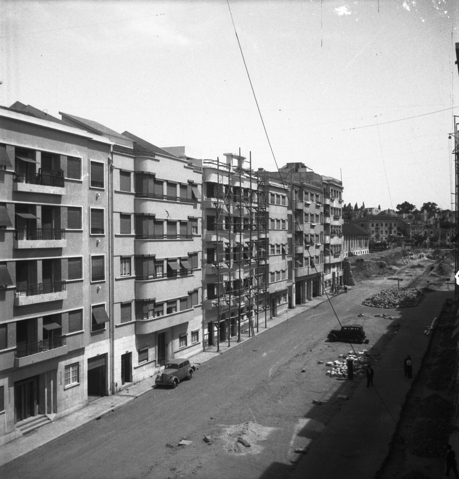 Abertura da avenida Infante Santo, 1949, foto de J