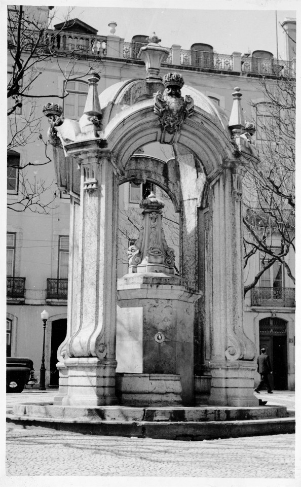 Chafariz do Carmo.jpg Chafariz do Carmo.jpg