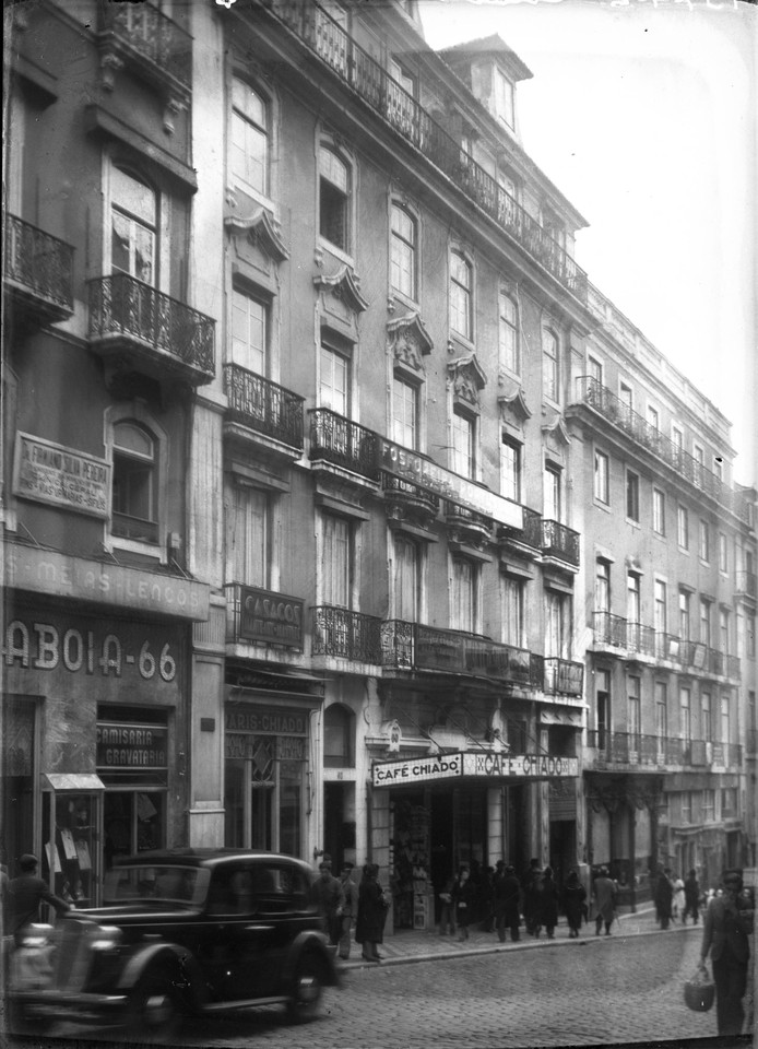 Café Chiado, 1939, foto de Eduardo Portugal.jpg Café Chiado, 1939, foto de Eduardo Portugal.jpg
