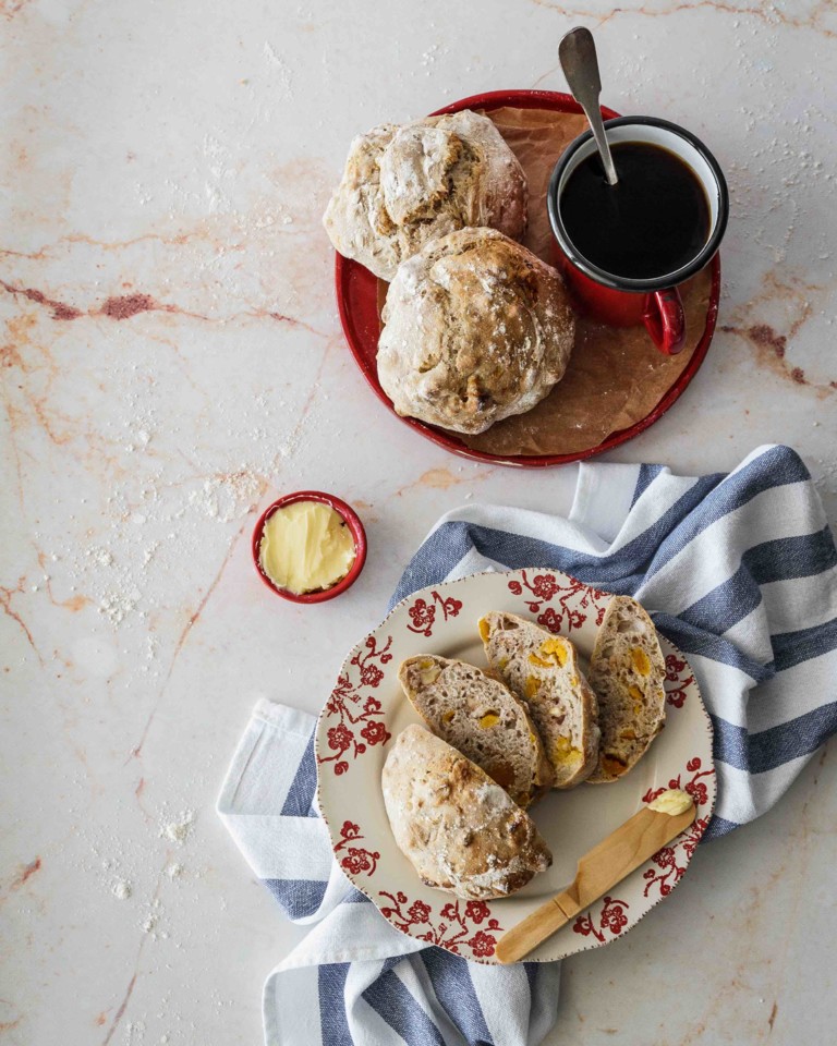 Pão de alperces e nozes