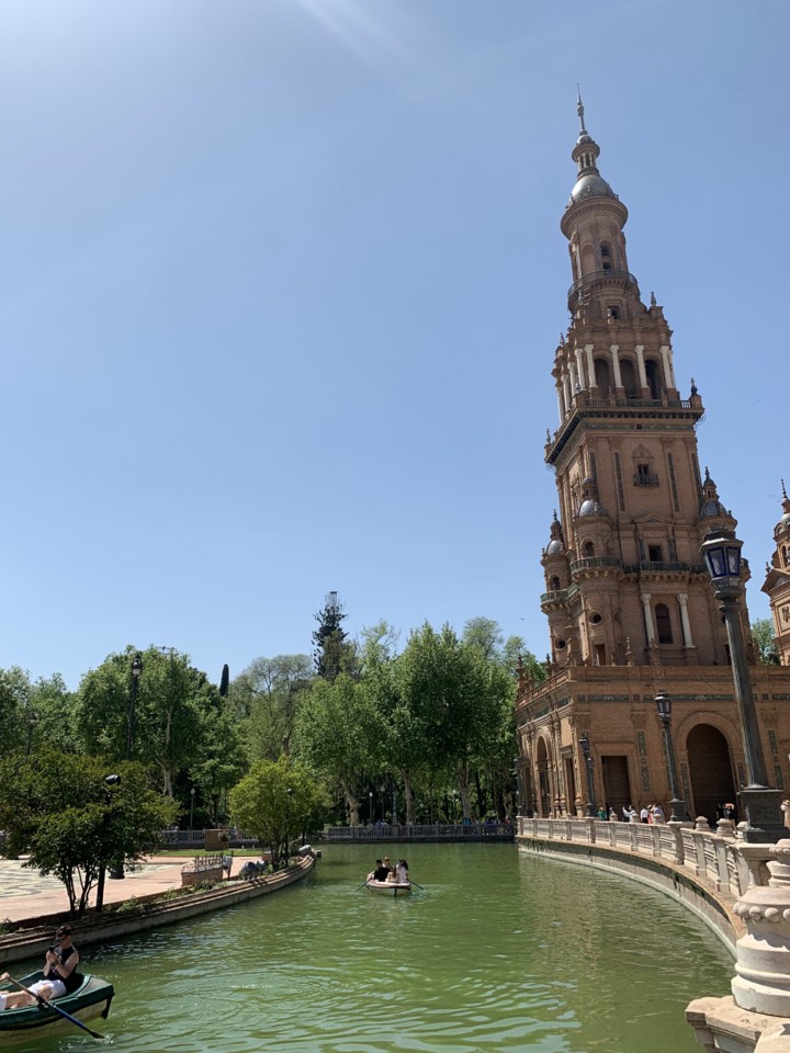 Canal da Plaza de Espana.jpeg