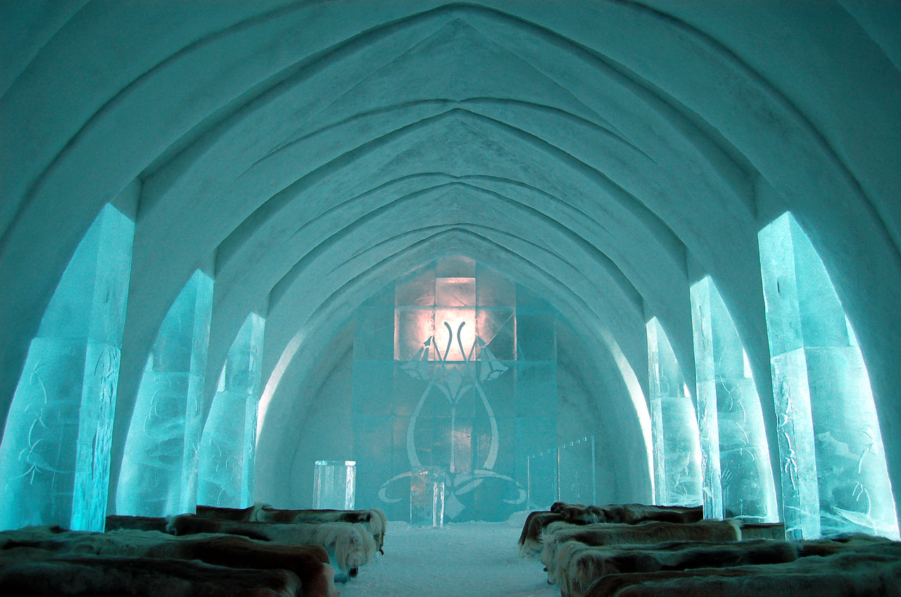 Ice_Hotel_Church_Jukkasjärvi.jpg