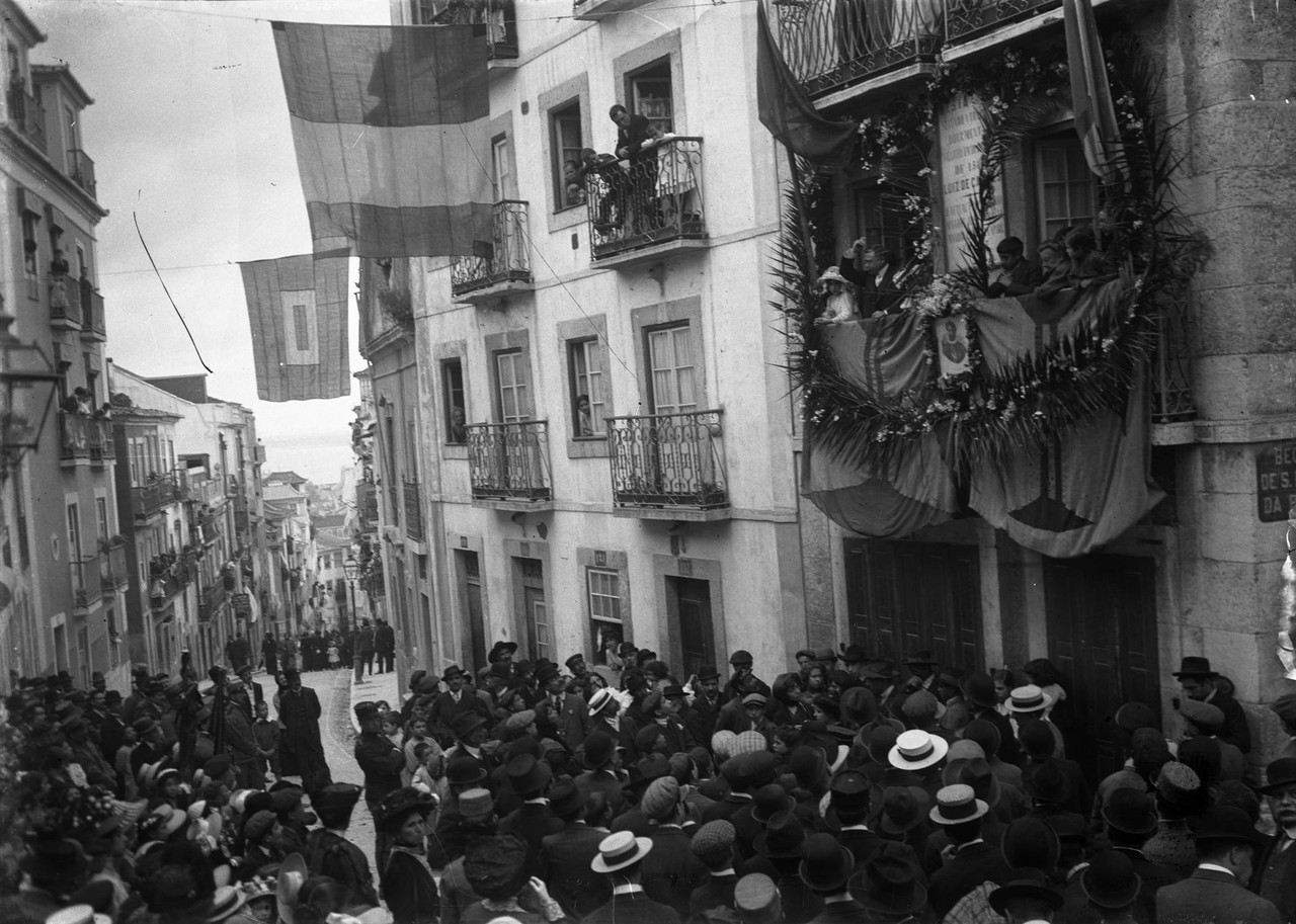 Descerramento de uma lápide na casa onde morreu L