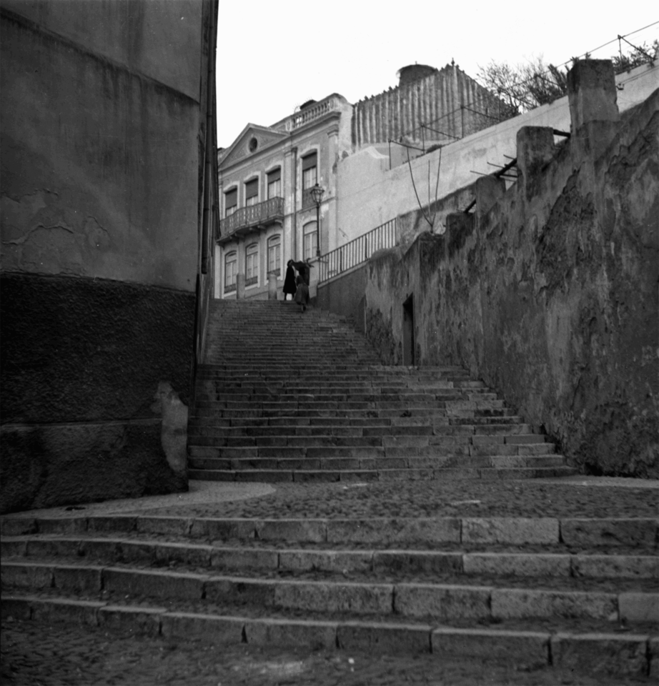 Escadinhas de São Crispim, 1945, foto Fernando Ma