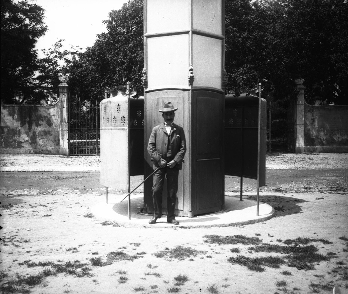 Urinol público, foto de Paulo Guedes.jpg