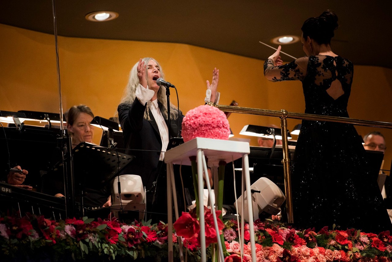 patti smith no prémio nobel de bob dylan.jpg