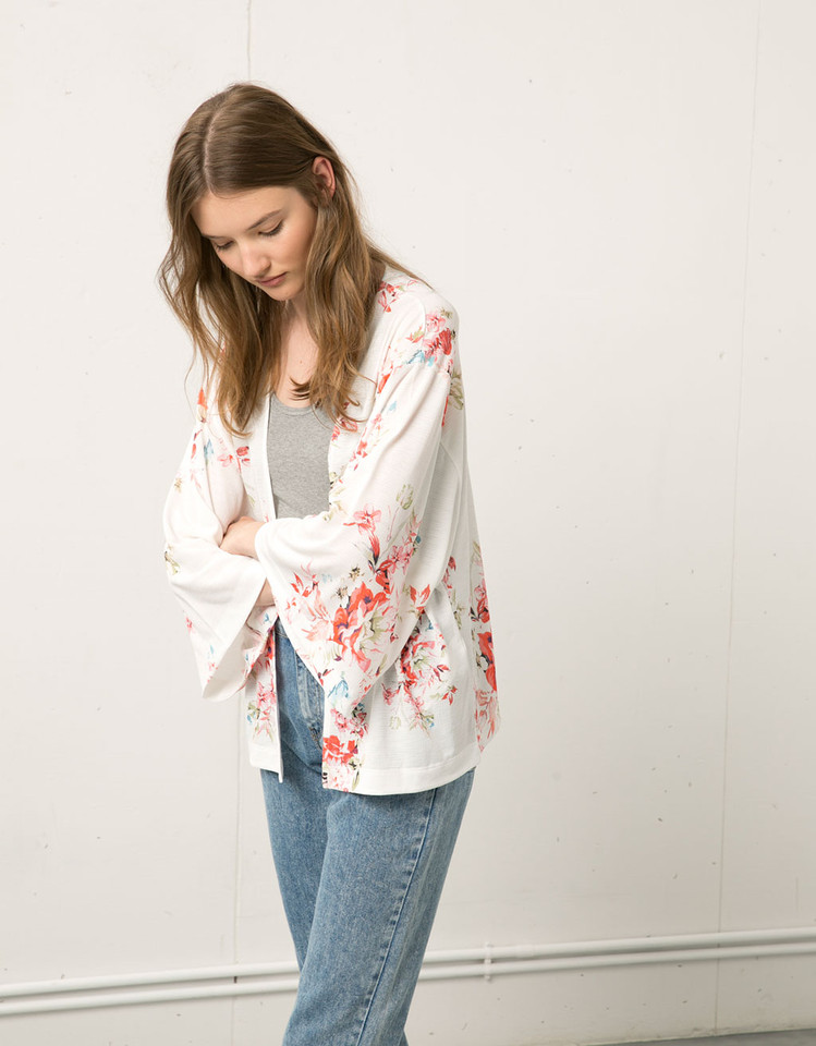 quimono-bershka-floral-outono-inverno-2015-2016.jp