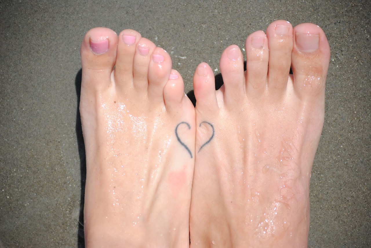 heart-tattoo-on-feet.JPG